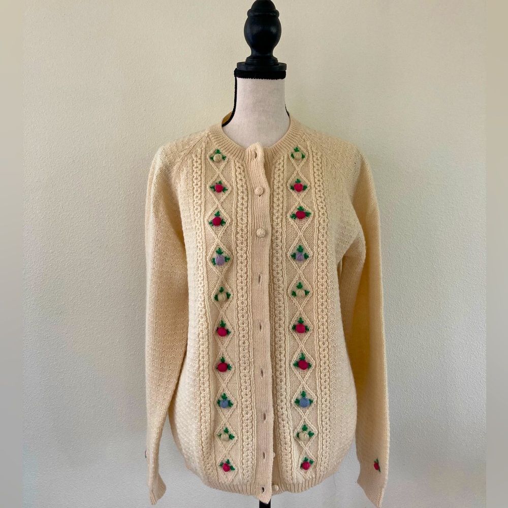 VINTAGE | 50s 60s Lady Clansman 100% Wool Floral 🌸Cream Cardigan